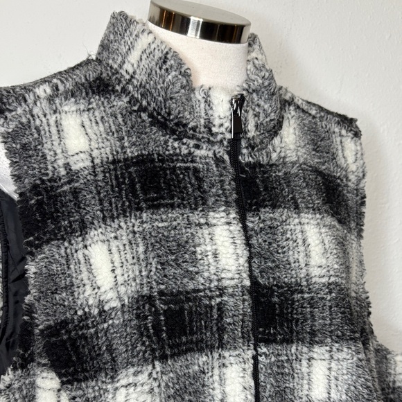 CJ Banks size 3X Black and White Plaid Vest - Picture 2 of 8